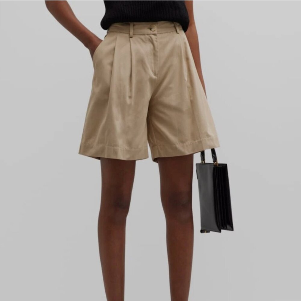 Toteme Women's Beige Pleated Cotton Twill Shorts Size 34
